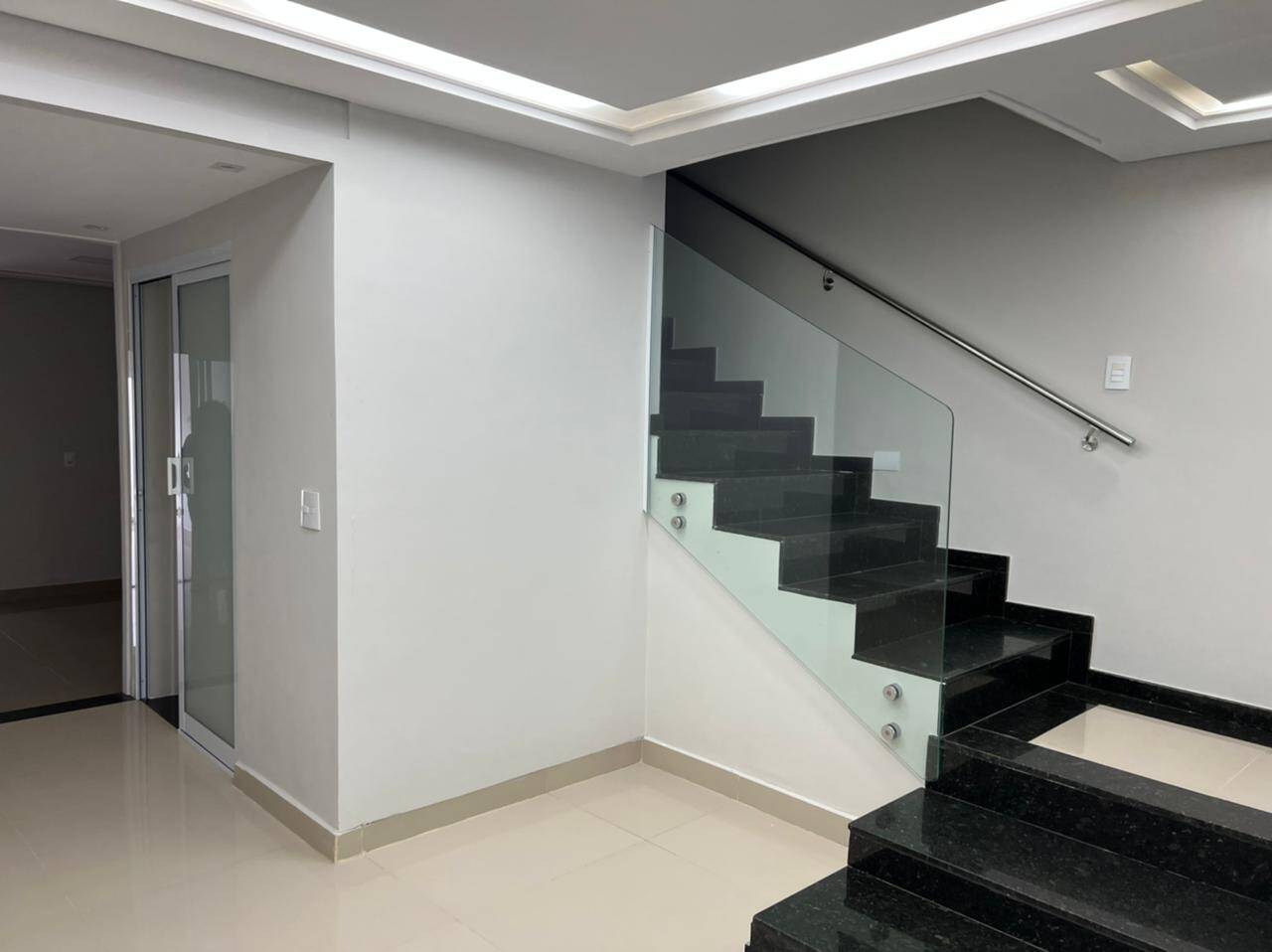 Sobrado à venda com 3 quartos, 211m² - Foto 2