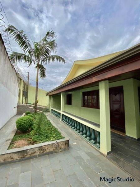 Casa à venda com 3 quartos, 117m² - Foto 1
