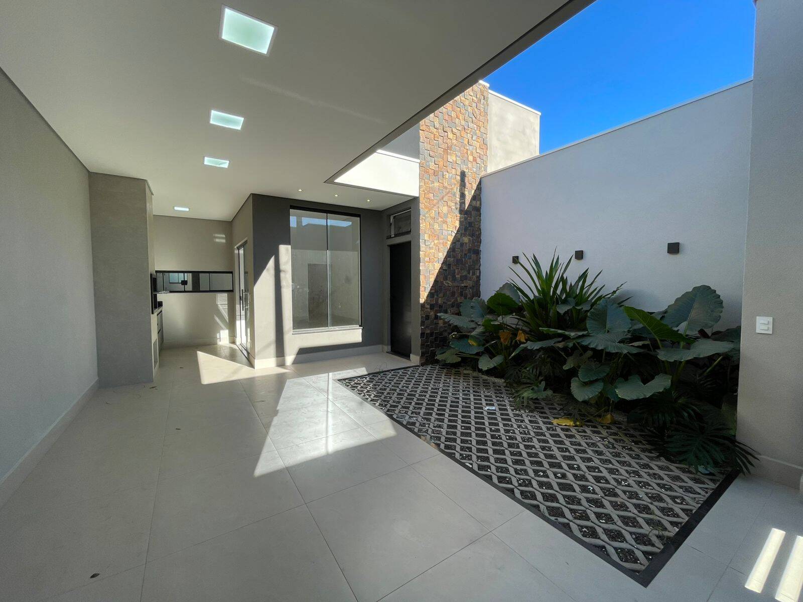 Casa à venda com 3 quartos, 124m² - Foto 1