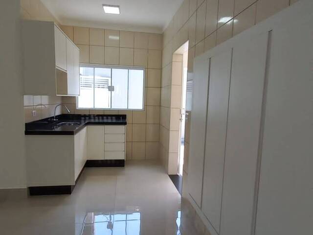 Casa para Venda em São José dos Campos - 4